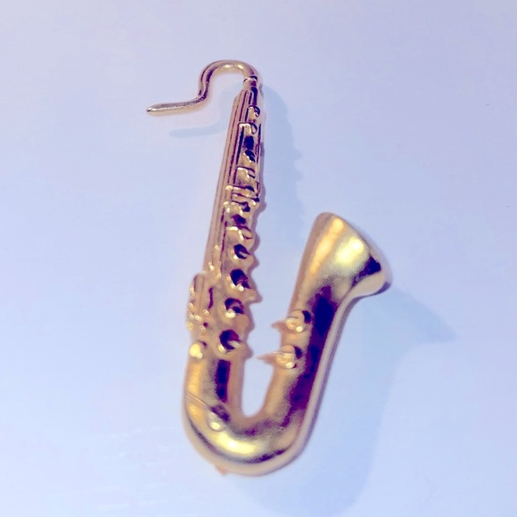 Kenneth Jay Lane Saxophone brass broach - Picture 1 of 8